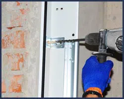 Neighborhood Garage Door Minneapolis, MN 612-404-0585 - side-door-repair-t-22-gr-23m